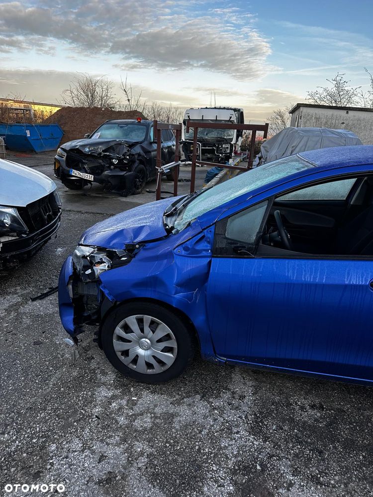 Toyota Yaris 1.0 VVT-i - 12