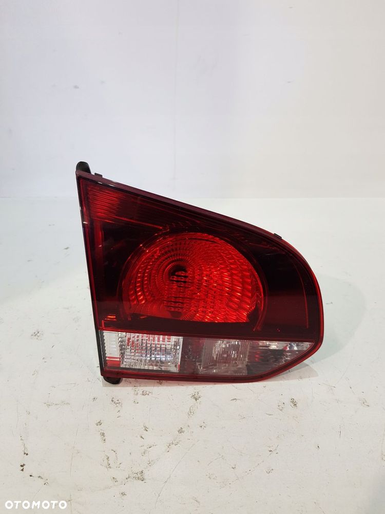 lampa lewa lewy tył w klapę 5k0945093k golf vi 1.4tsi 08r - 1