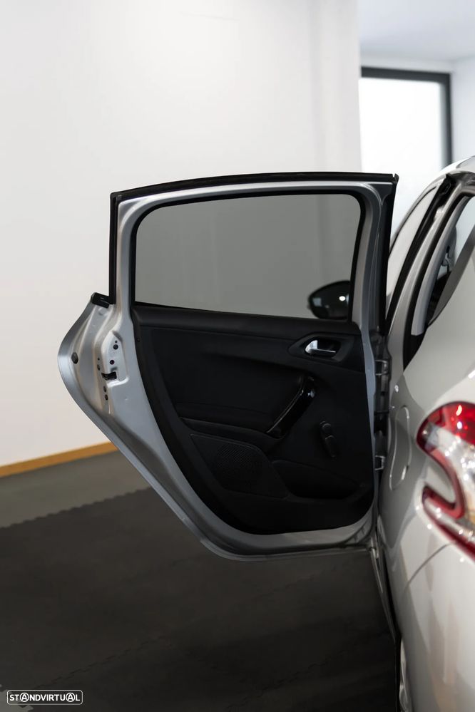 Peugeot 208 1.2 VTi SE Style - 21