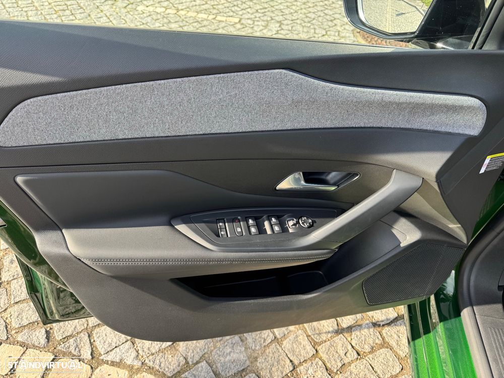 Peugeot e-308 Allure - 17