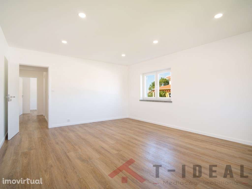 Apartamento T2 Renovado com 225 m2 de Logradouro Privativo - Grande imagem: 2/38