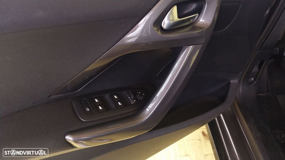 Peugeot 2008 1.2 PureTech Active - 4