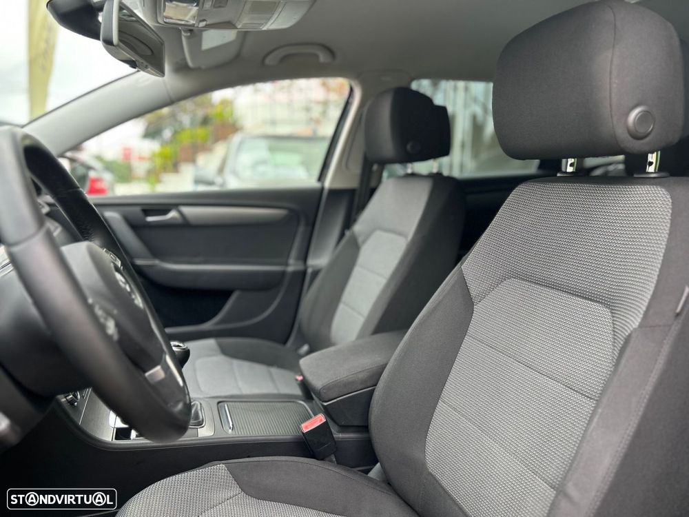 VW Passat Variant 1.6 TDI Confortline Navig - 22