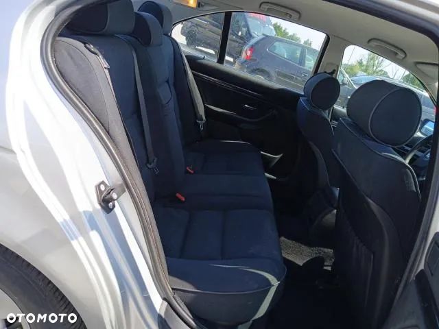 BMW Seria 5 525i - 6