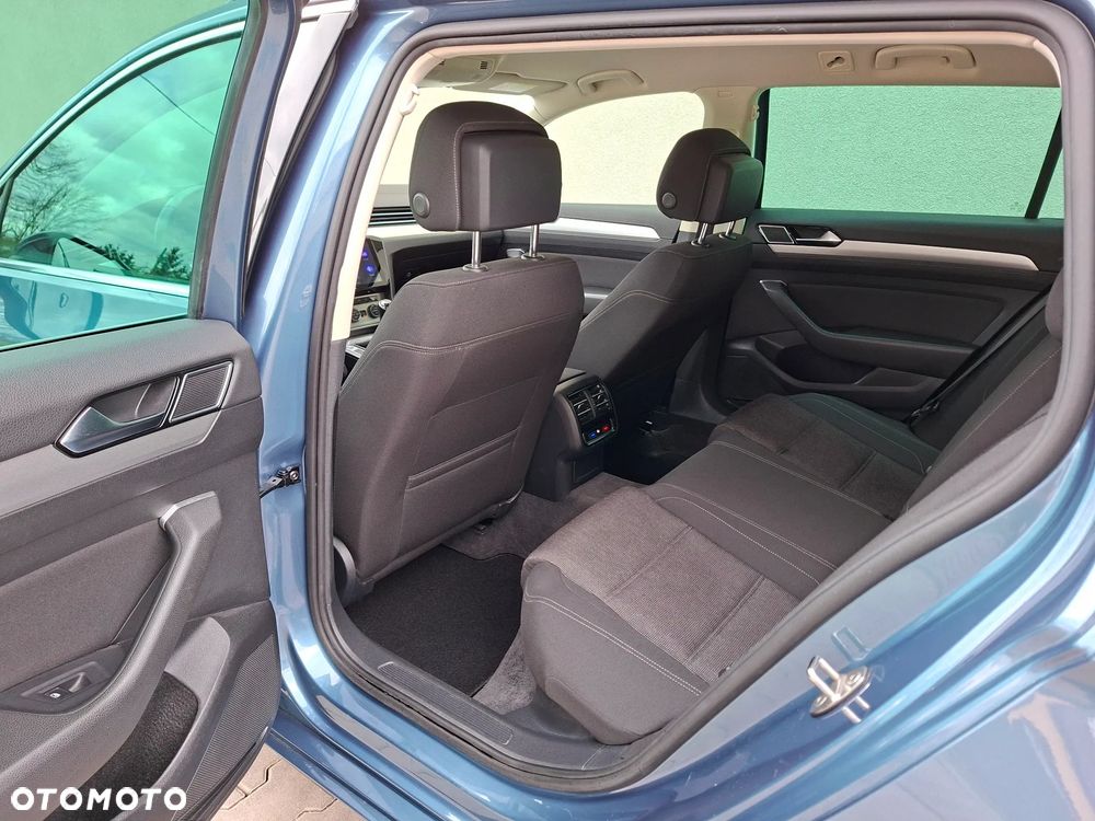 Volkswagen Passat - 20