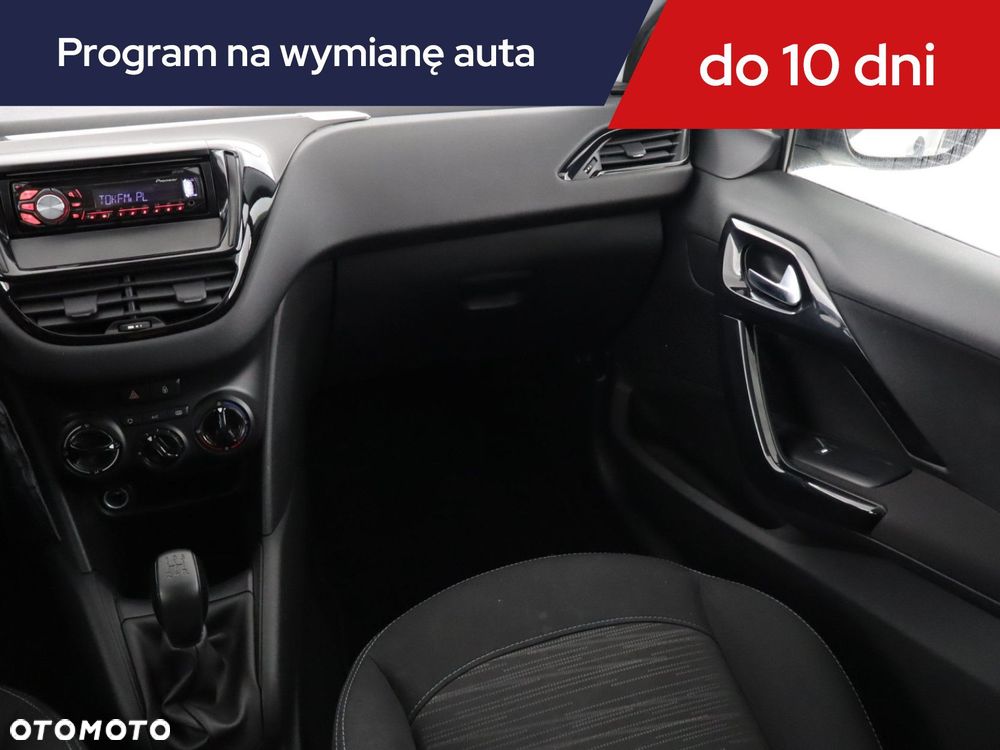 Peugeot 208 - 10