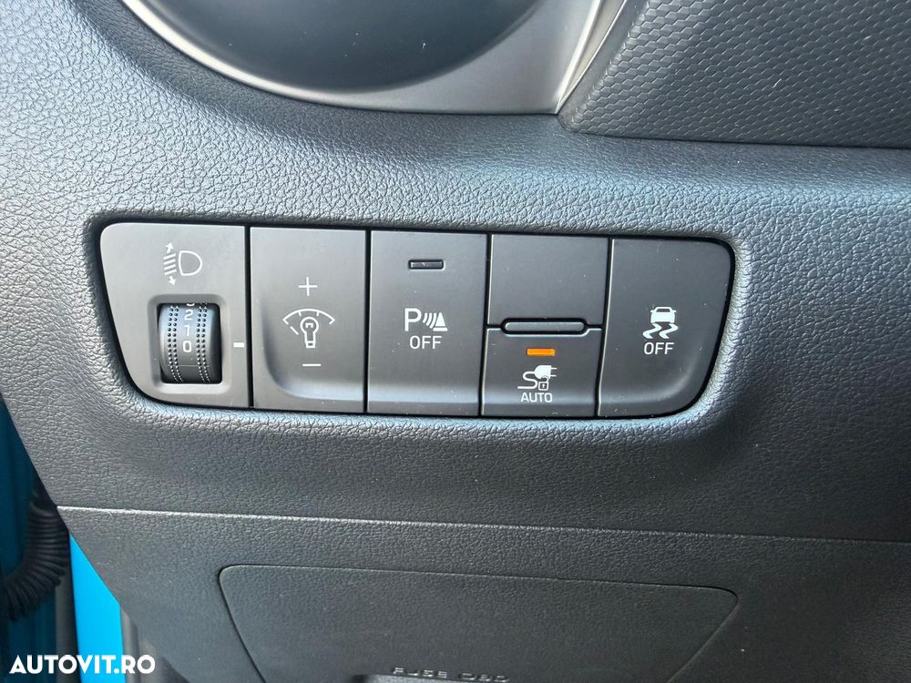 Hyundai KONA Select - 23