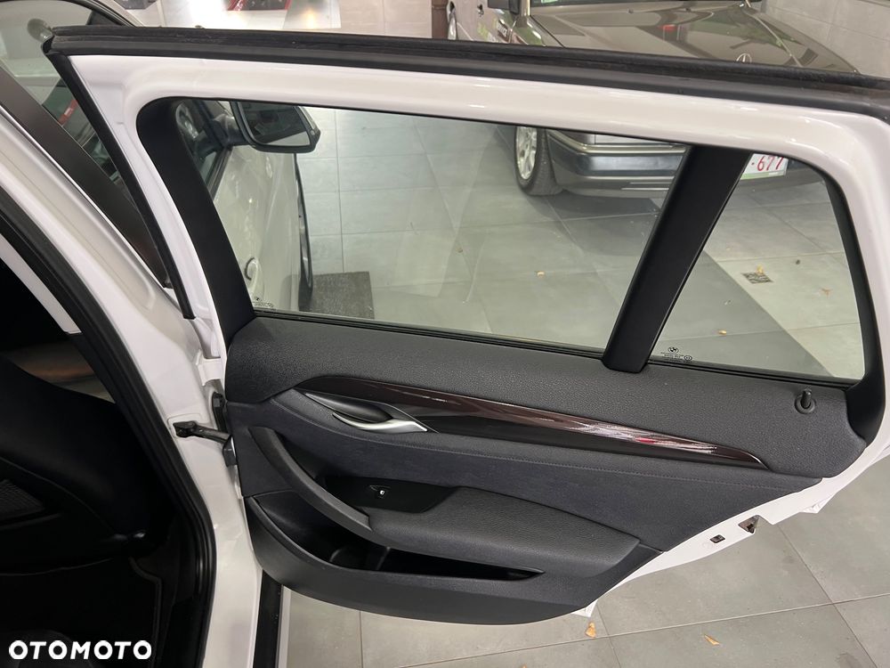 BMW X1 sDrive18d Sport Line - 26