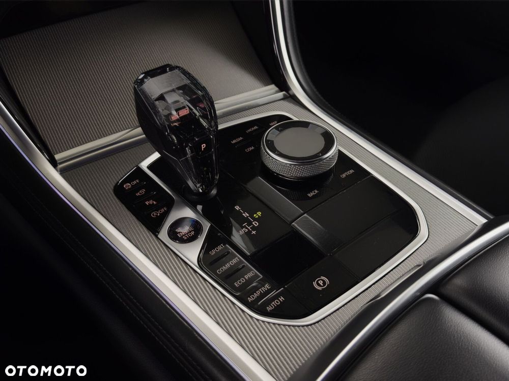 BMW Seria 8 - 22