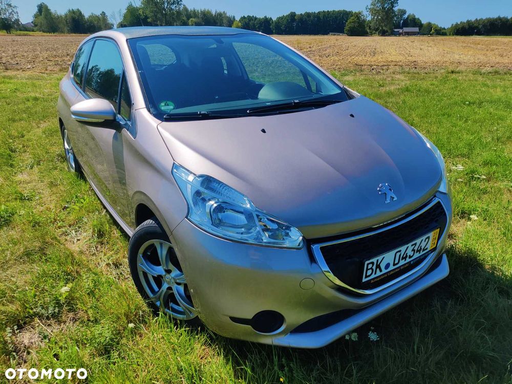 Peugeot 208 - 12