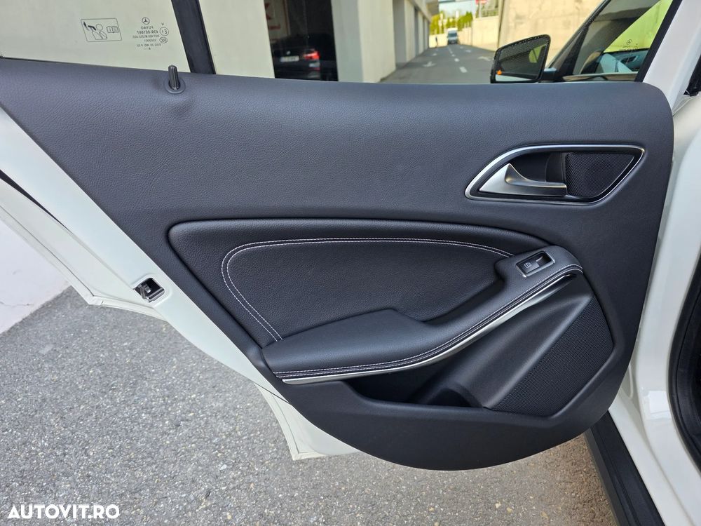 Mercedes-Benz GLA 220 CDI 7G-DCT Urban - 31