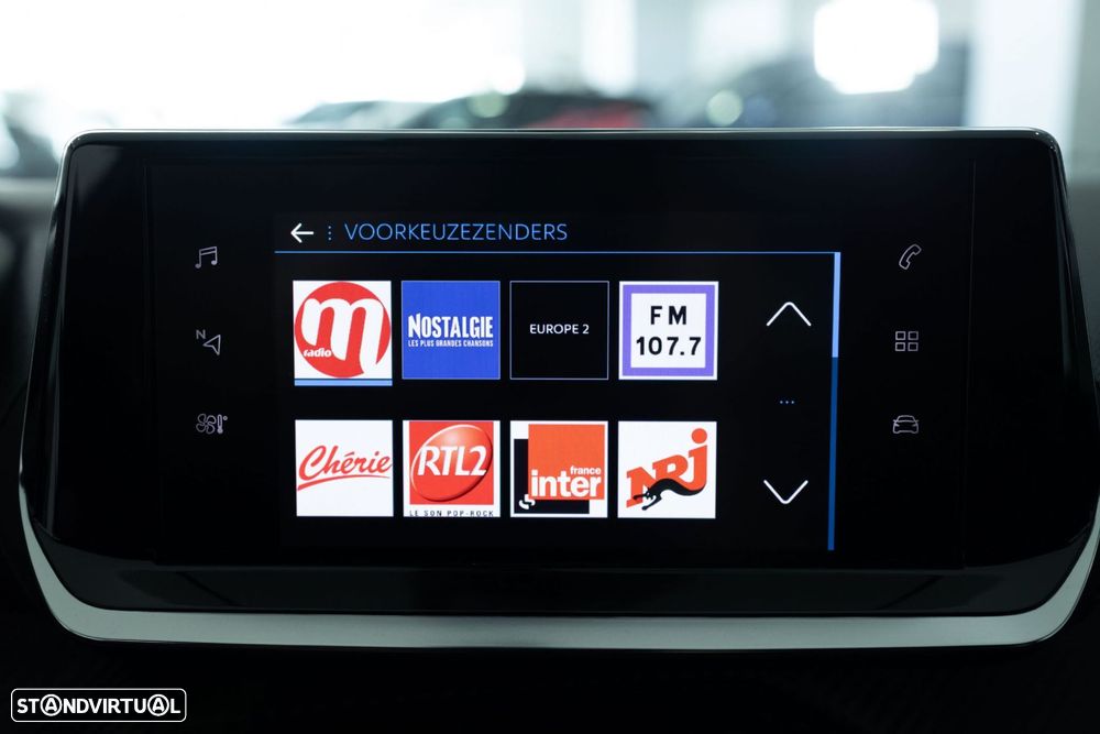 Peugeot 2008 1.2 PureTech Allure EAT8 - 21