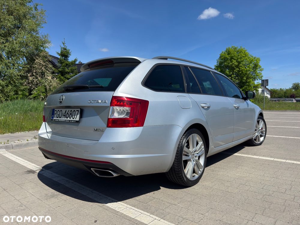 Skoda Octavia 2.0 TDI DSG RS - 9
