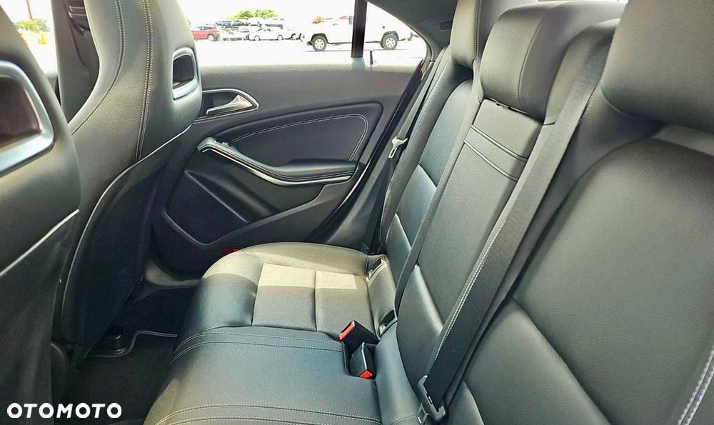 Mercedes-Benz CLA 250 4Matic 7G-DCT AMG Line - 16
