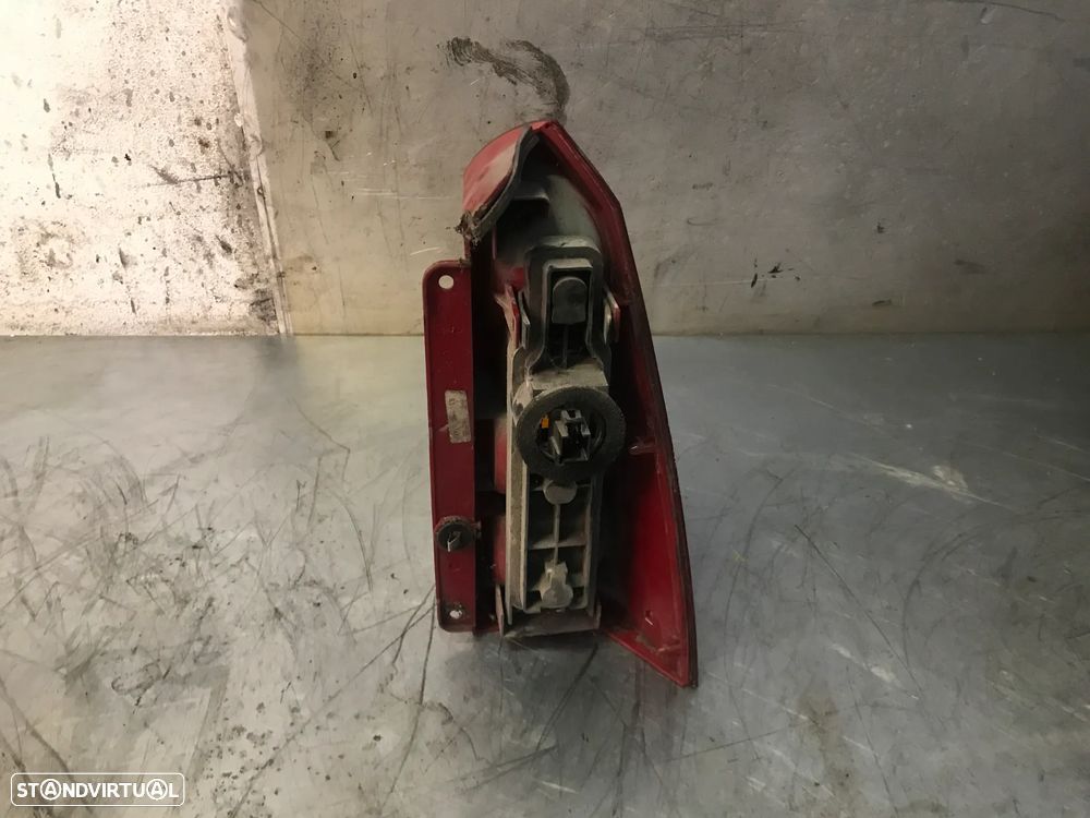 FAROLIM FORD FOCUS SW TURNIER MK1 98-03 - DIREITO - 2