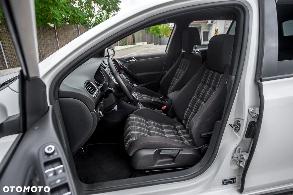 Volkswagen Golf 2.0 GTI - 6