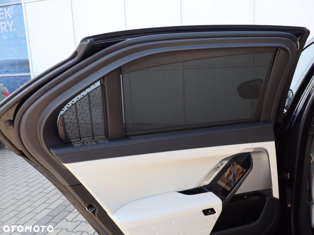 BMW i7 - 16