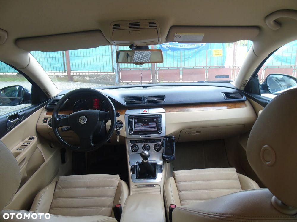 Volkswagen Passat - 11