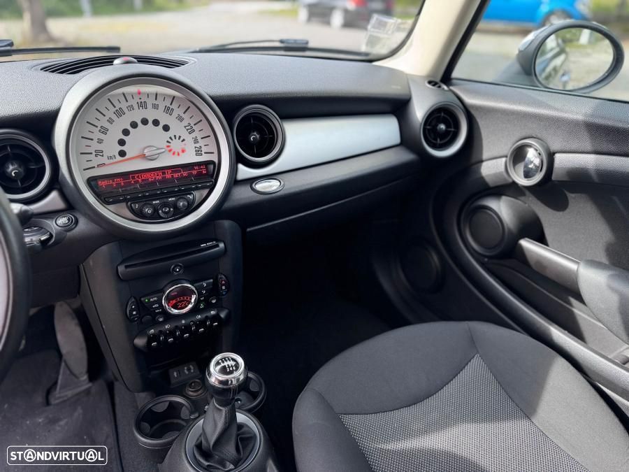 MINI 3 Portas One D - 9