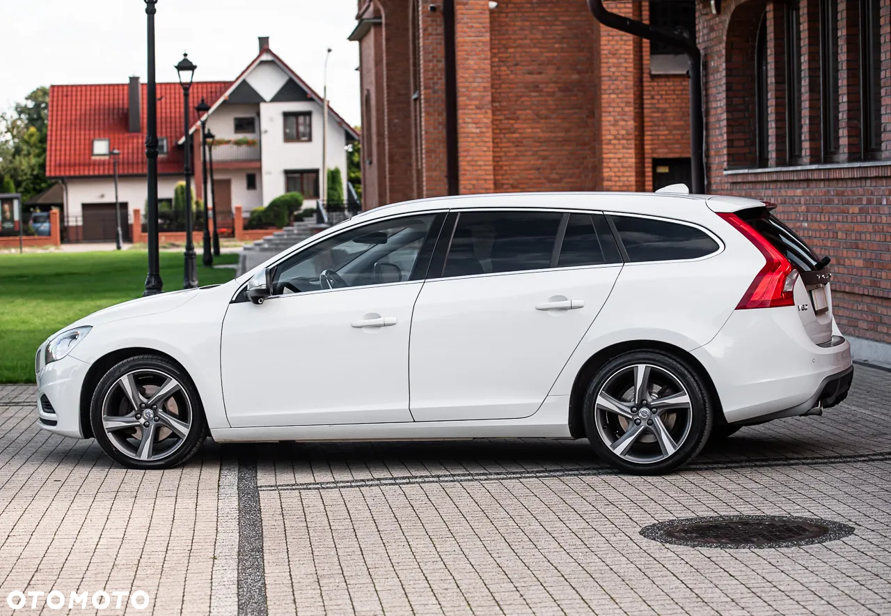 Volvo V60 T5 R-Design - 10