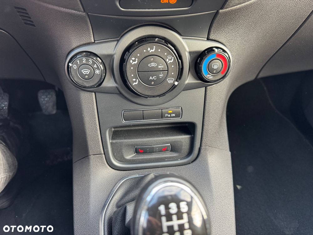 Ford Fiesta 1.0 EcoBoost Start-Stop Champions Edition - 21