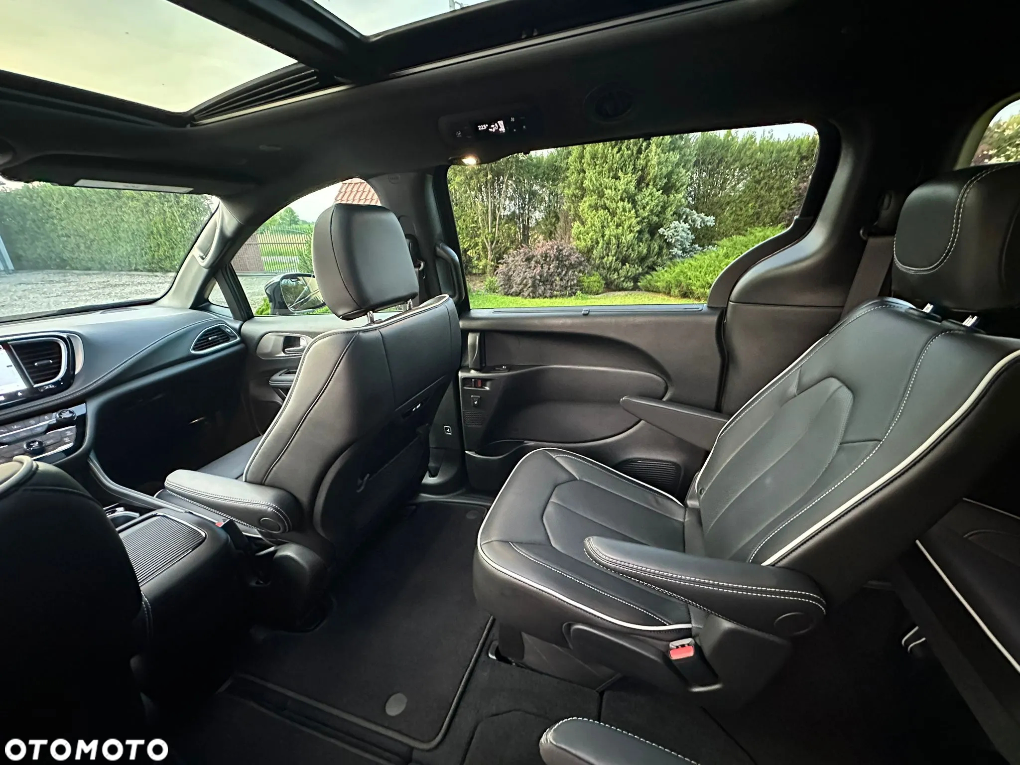 Chrysler Pacifica - 16