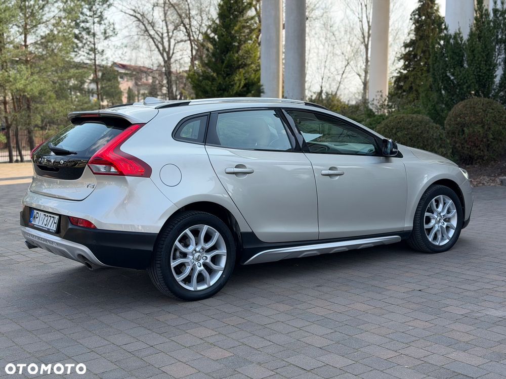 Volvo V40 Cross Country T3 Drive-E Dynamic Edition - 2