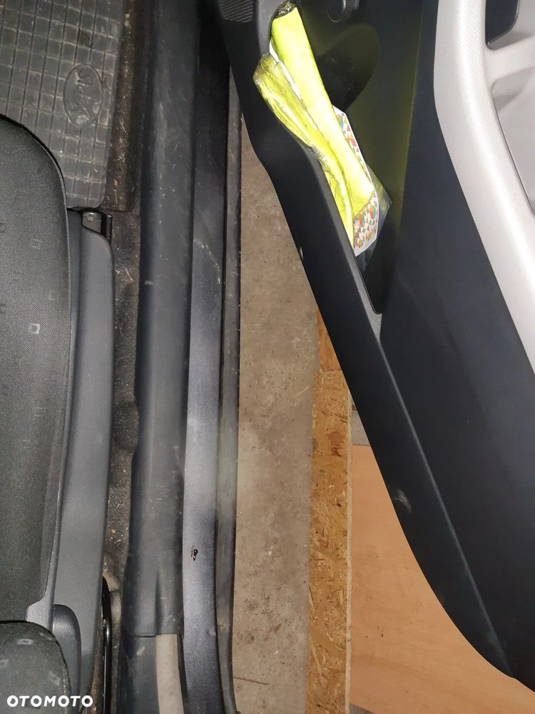 Toyota Yaris - 12