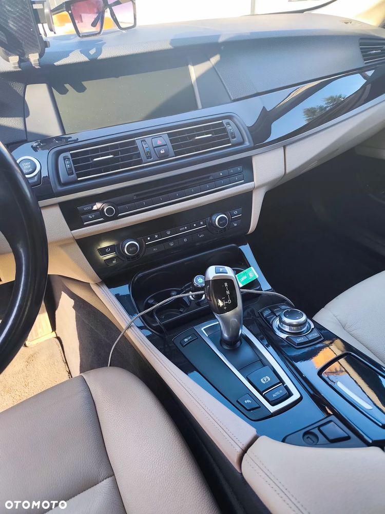 BMW Seria 5 520d - 24