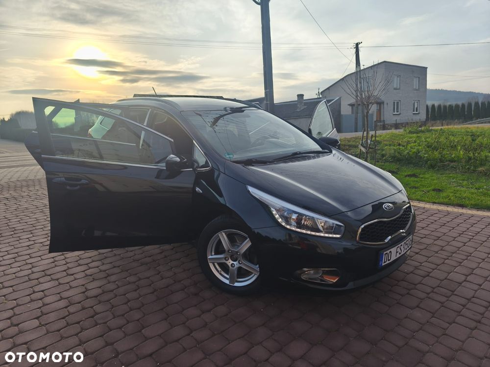 Kia Ceed 1.6 GDI Dream Team Edition - 11