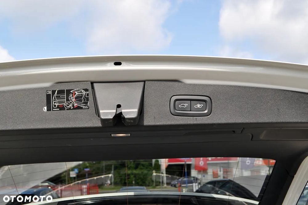 Volvo V60 Cross Country Pro T5 AWD - 32