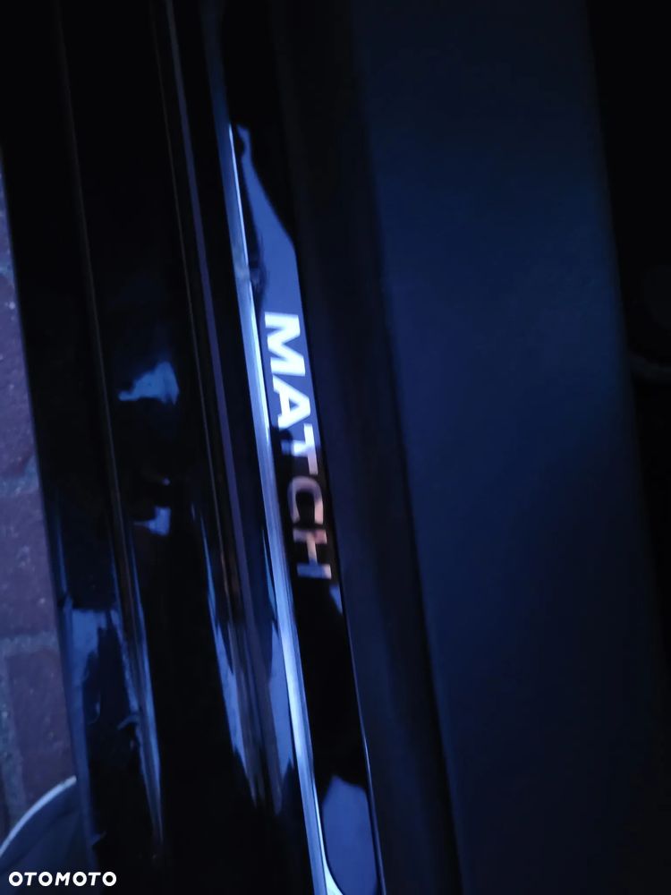 Volkswagen Touran 2.0 TDI DPF MATCH - 11