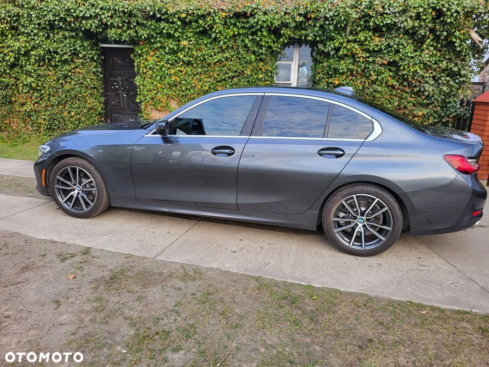 BMW Seria 3 330i Sport Line - 4