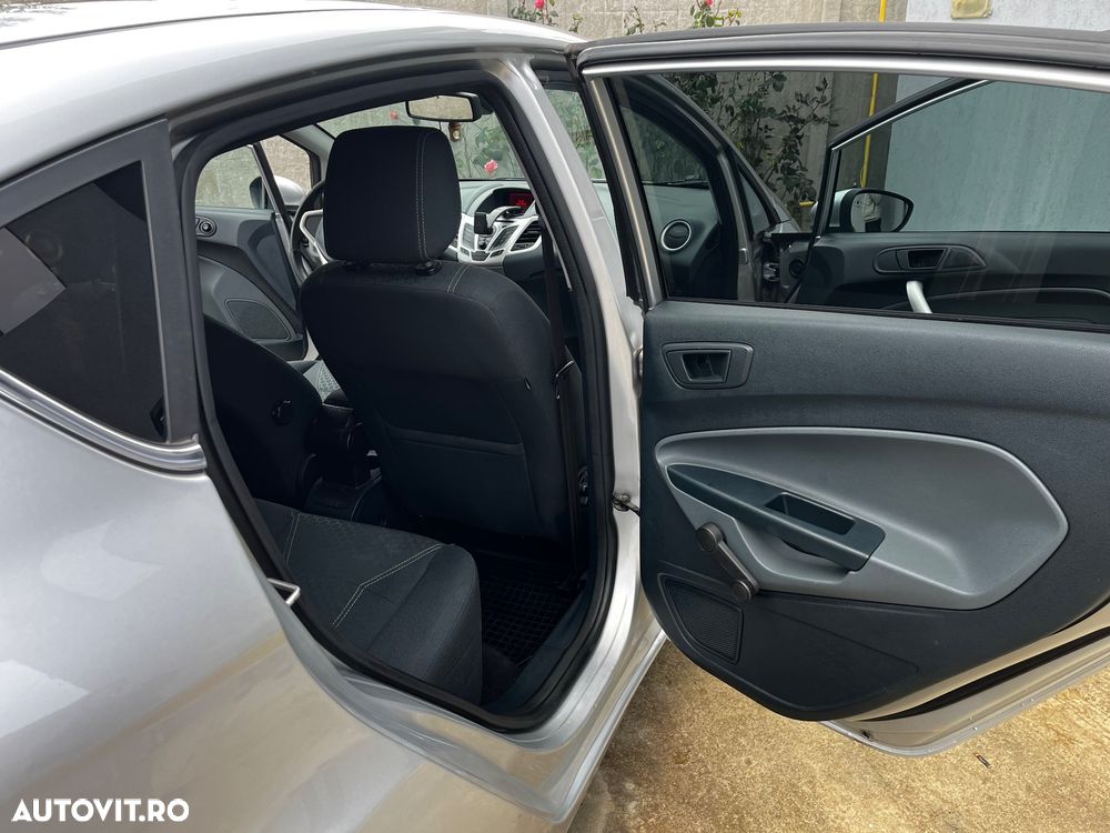 Ford Fiesta 1.6 TDCi DPF Titanium - 11