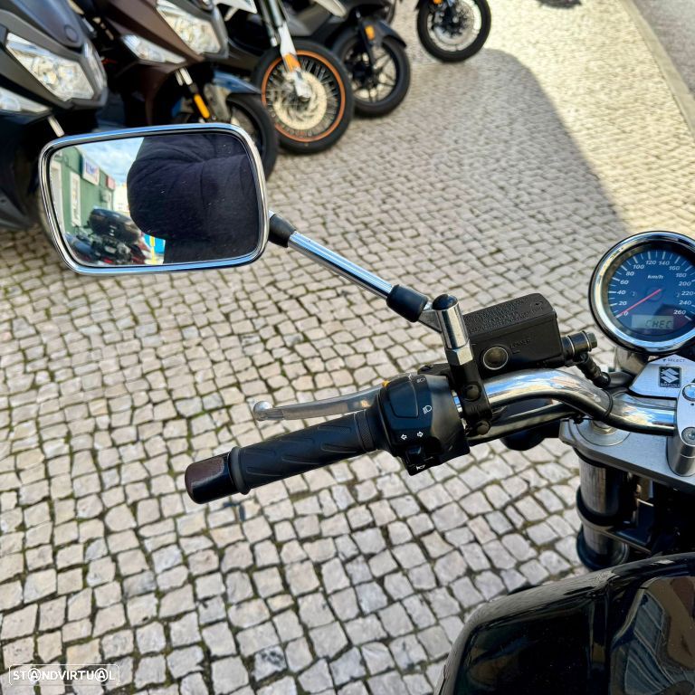 Suzuki GSX 1400 - 19