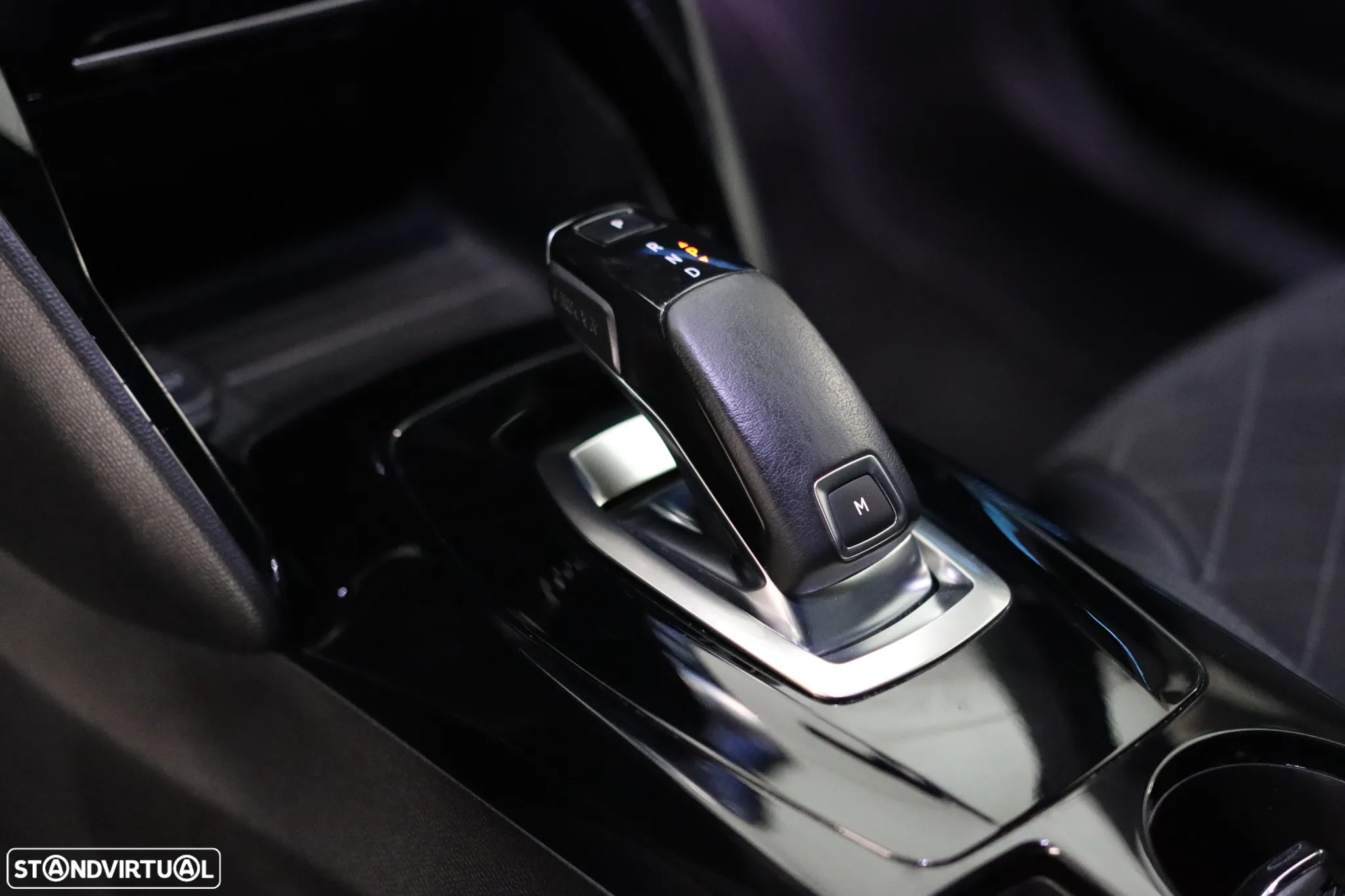 Peugeot 2008 PureTech 130 EAT8 GT - 8