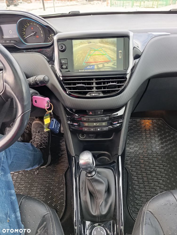 Peugeot 2008 1.2 Pure Tech Allure S&S - 9