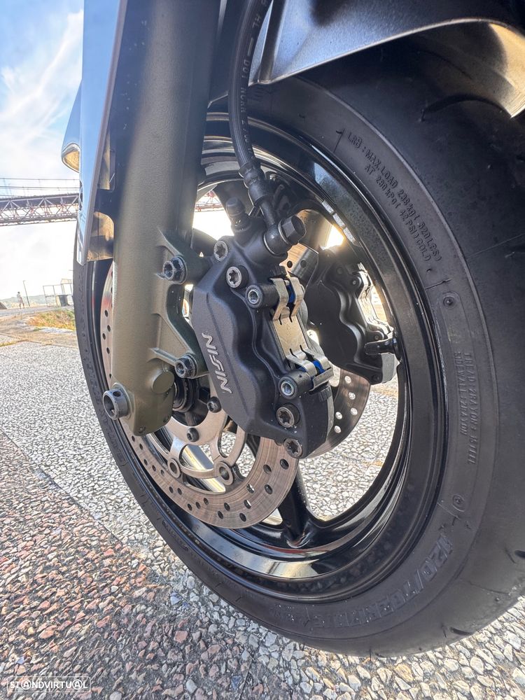 Honda CBR 600 F4 I - 11