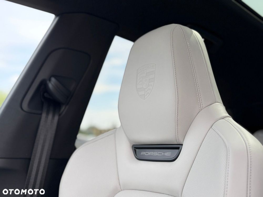 Porsche Macan - 24