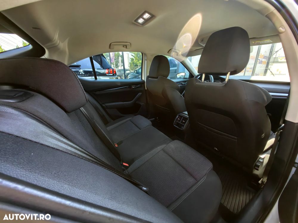 Skoda Octavia 1.0 TSI Ambition - 6