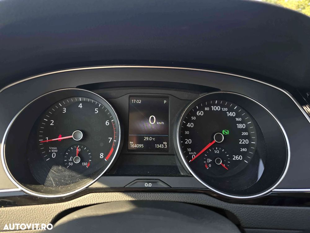 Volkswagen Passat - 12