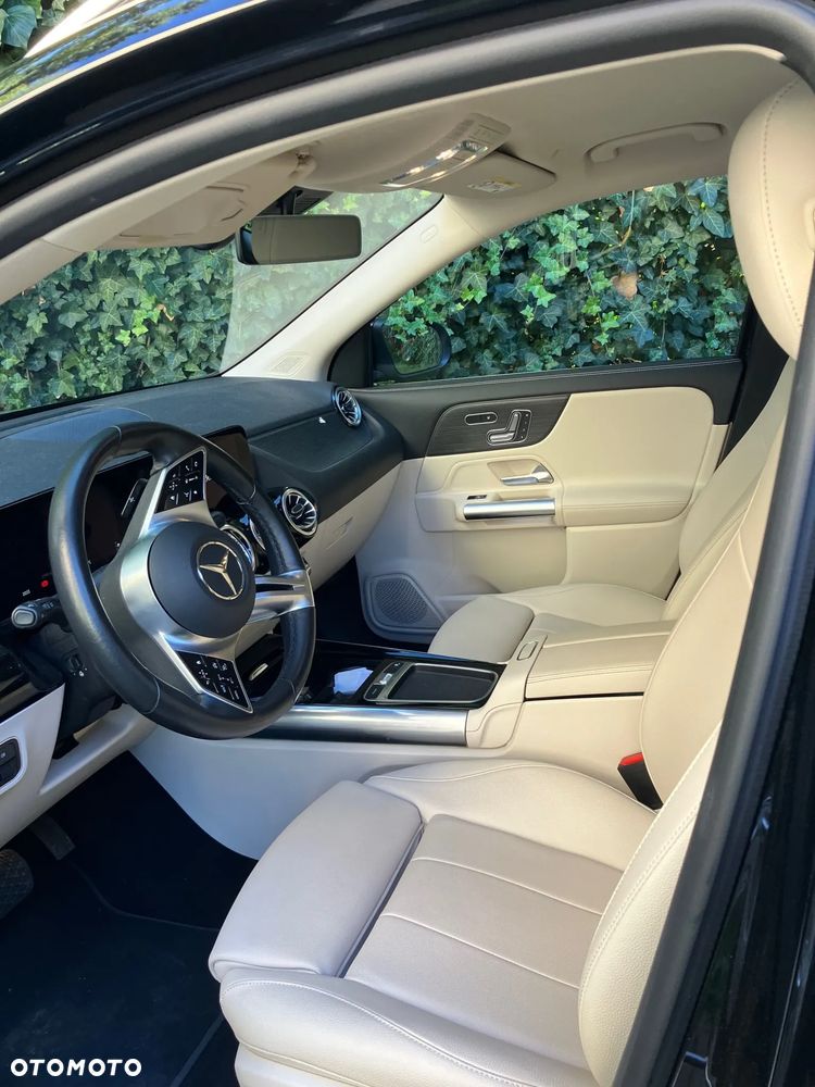 Mercedes-Benz EQA 300 4Matic - 8