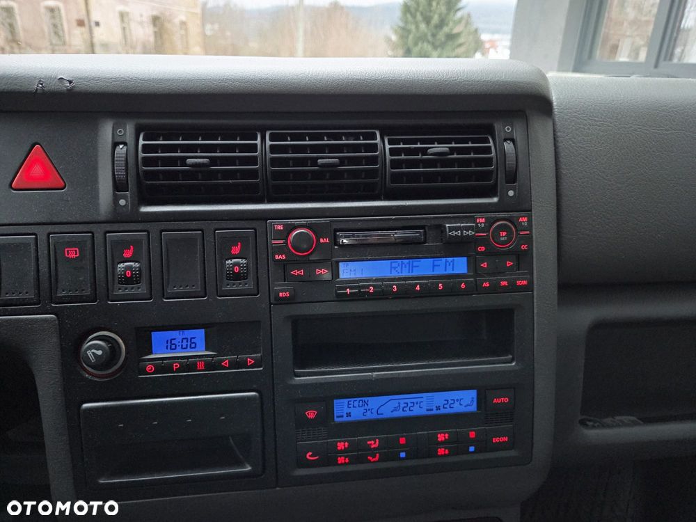 Volkswagen Caravelle - 3