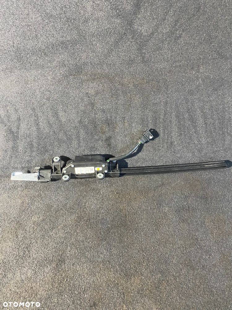 AUDI A5 8W podajnik pasa bezpieczeństwa 8W6857759 8W6857760 - 7