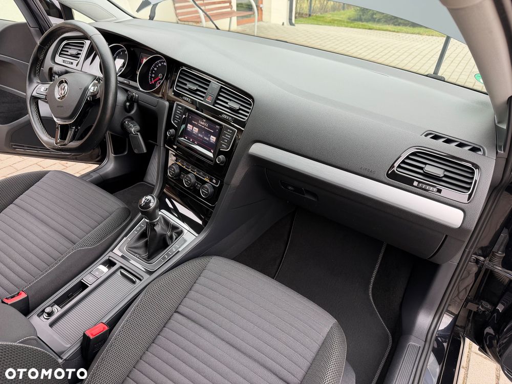 Volkswagen Golf - 18