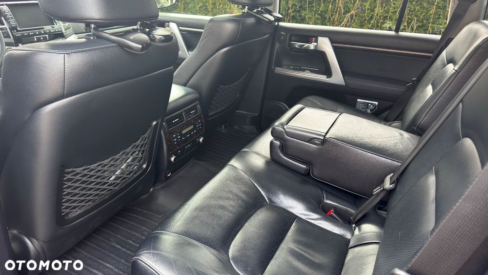 Toyota Land Cruiser - 10