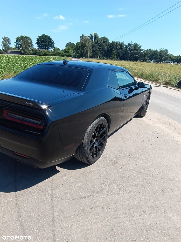 Dodge Challenger - 2