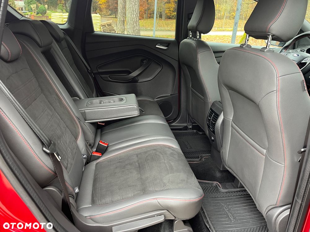 Ford Kuga 1.5 EcoBoost 2x4 ST-Line - 38