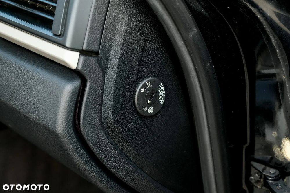 BMW Seria 3 320d Sport Line - 24