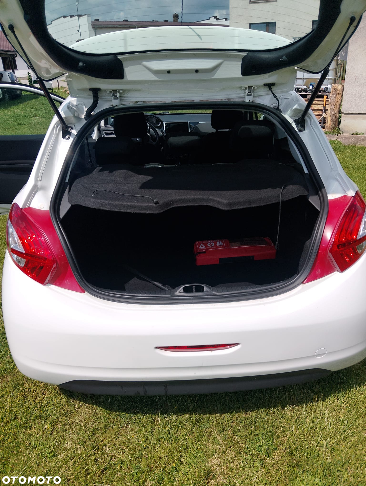 Peugeot 208 - 16